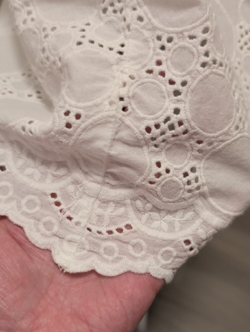 MADISON STUDIO Size 18W- Pre-Owned Stunning White Sleeveless Eyelet Neck Top - Picture 9 of 10